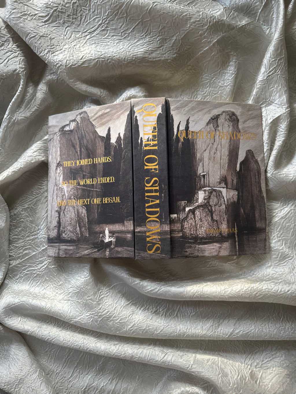 THRONE OF GLASS SERIES BY SARAH J. MAAS