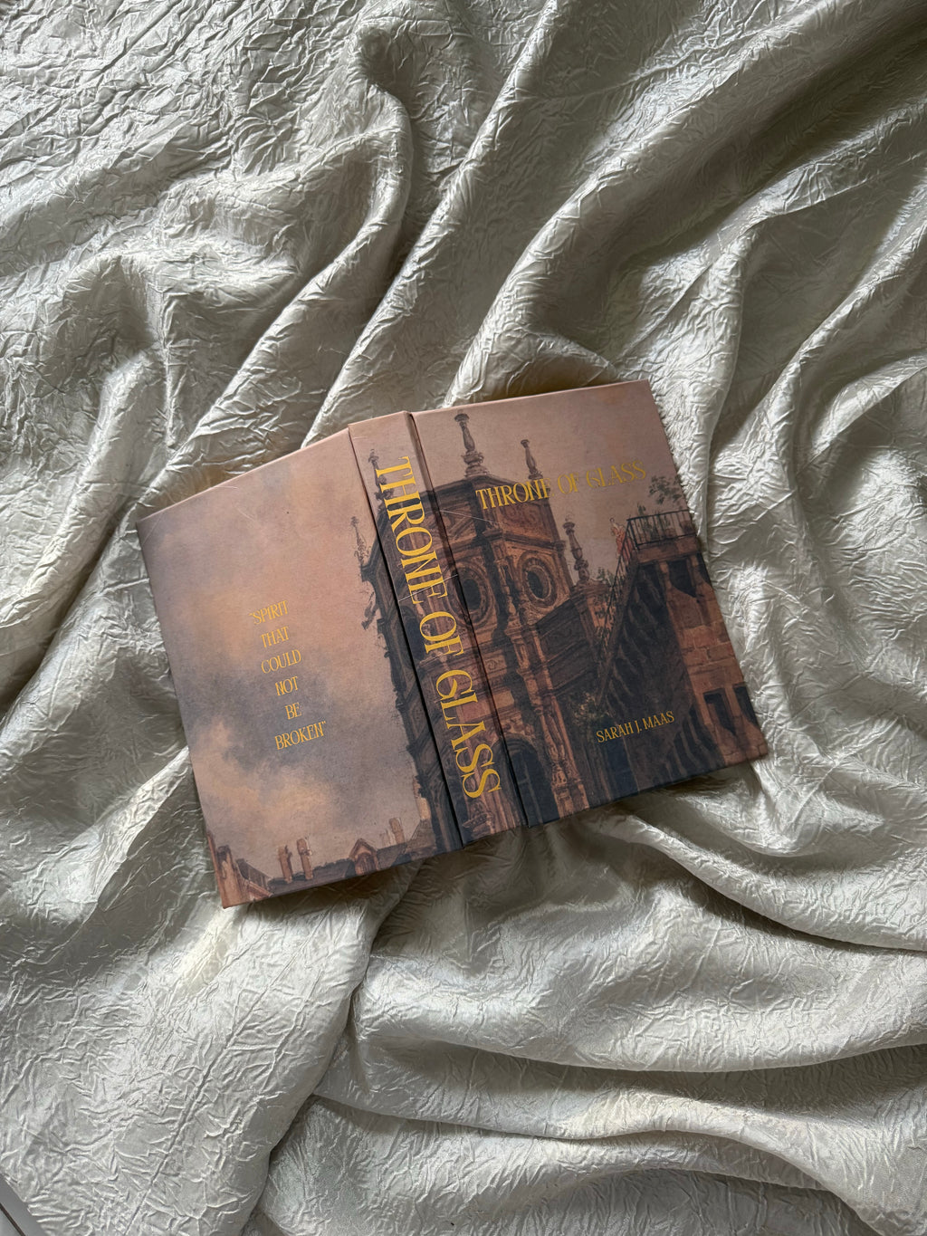 THRONE OF GLASS SERIES BY SARAH J. MAAS