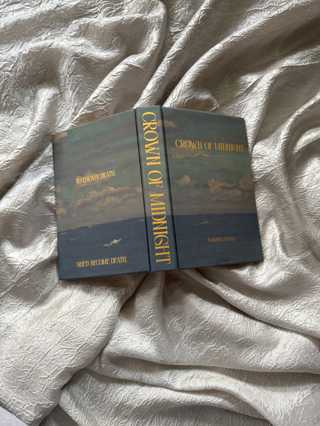 THRONE OF GLASS SERIES BY SARAH J. MAAS