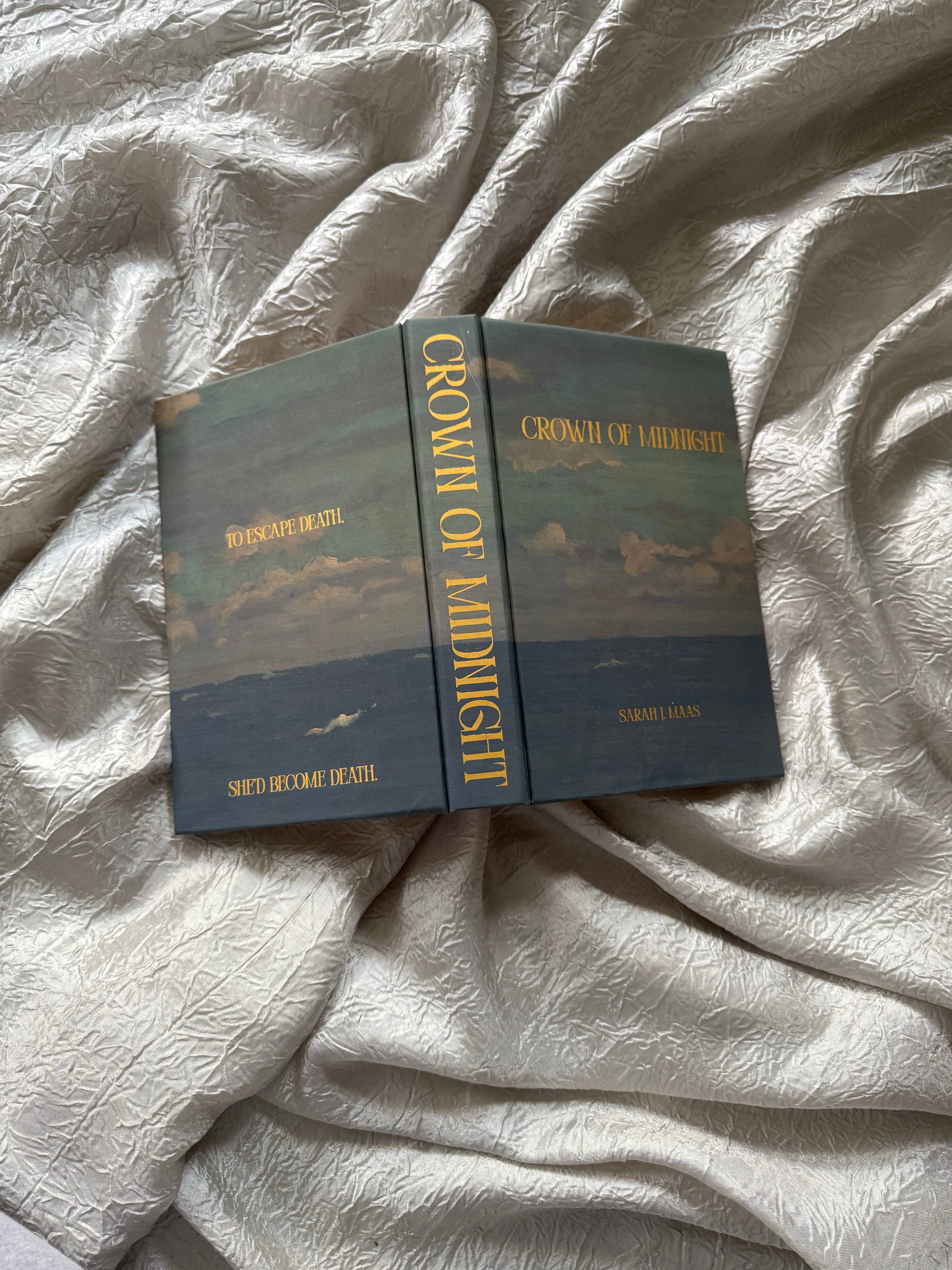 THRONE OF GLASS SERIES BY SARAH J. MAAS