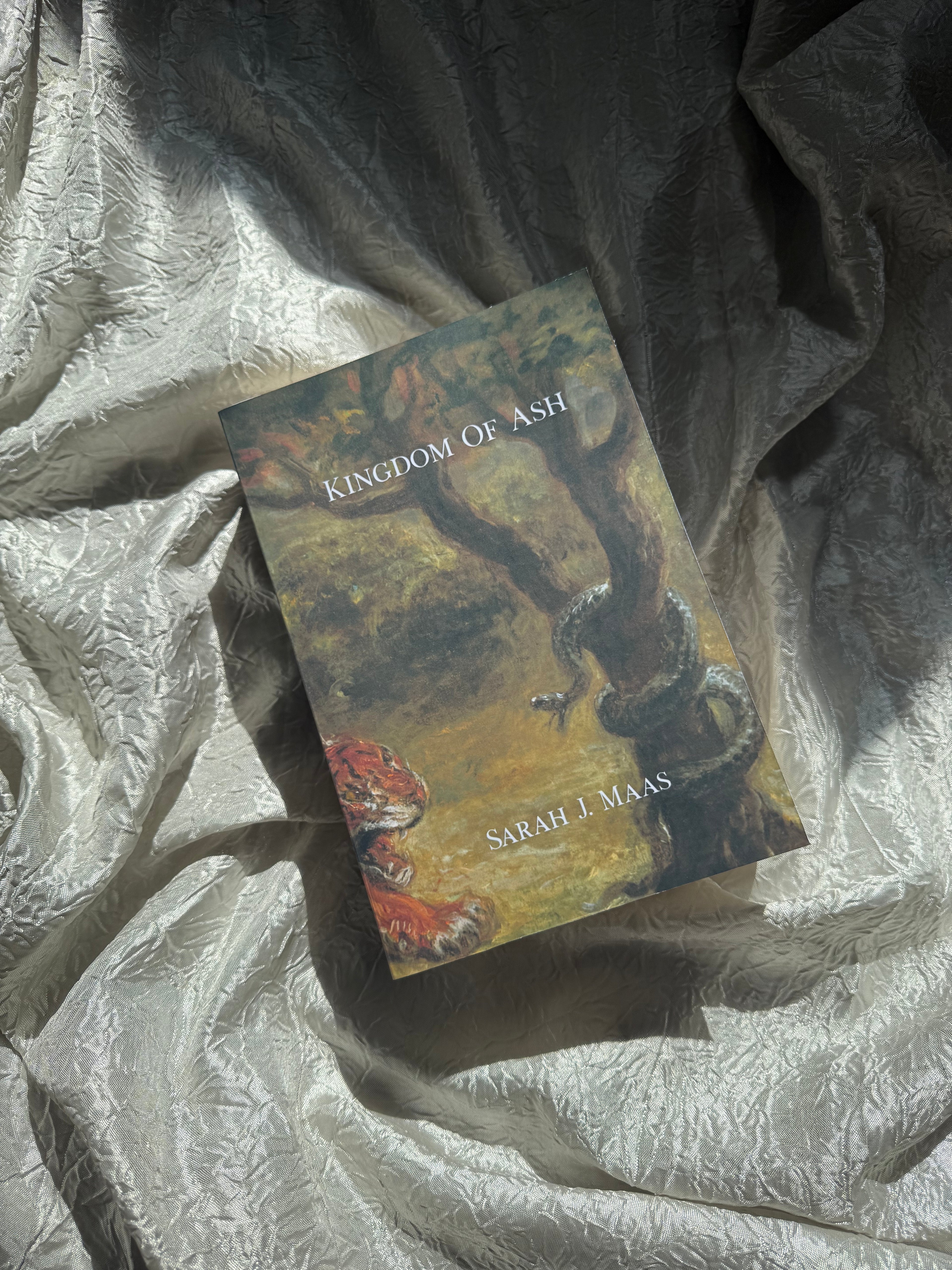 THRONE OF GLASS PAPERBACKS