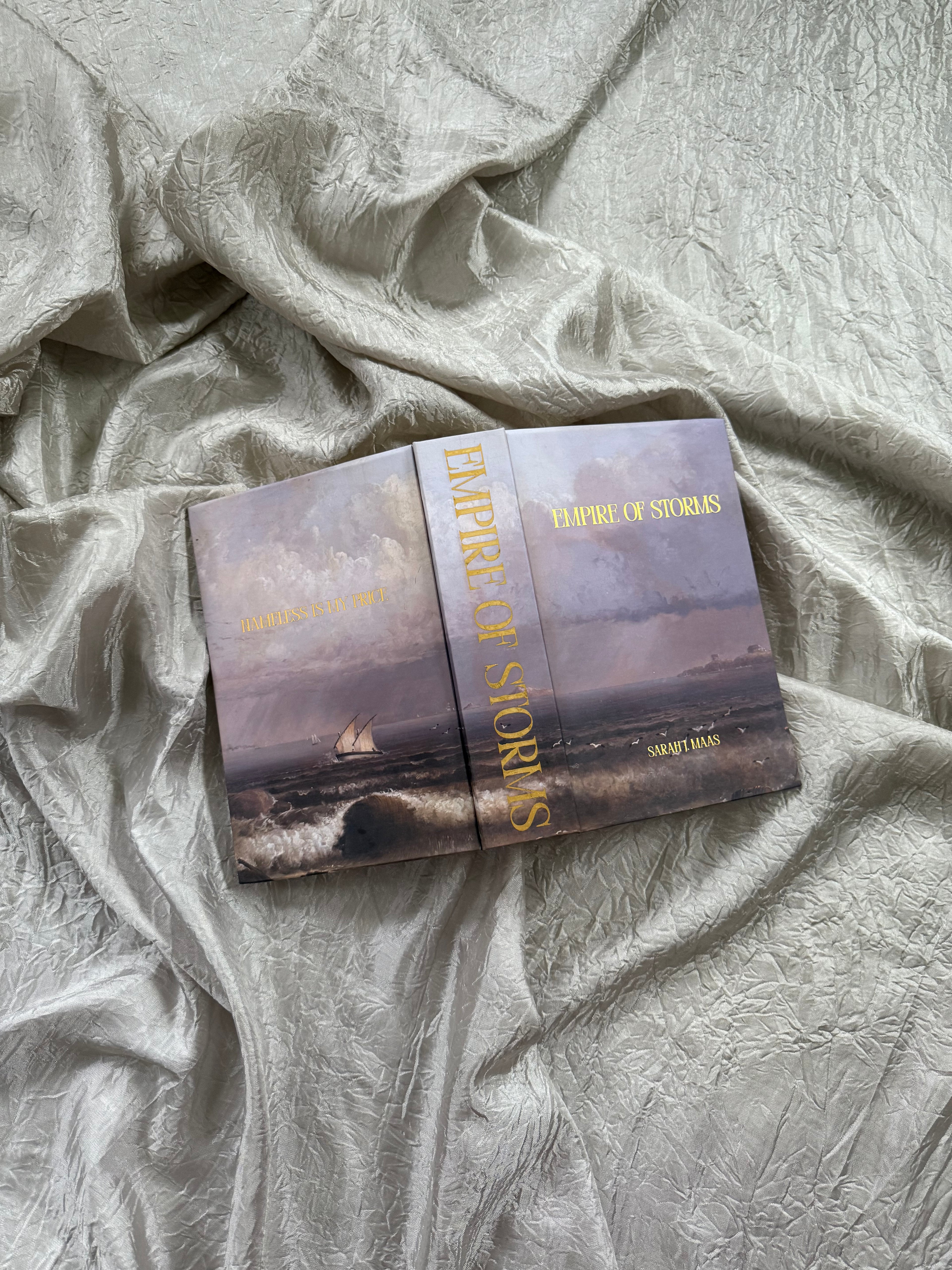 THRONE OF GLASS SERIES BY SARAH J. MAAS