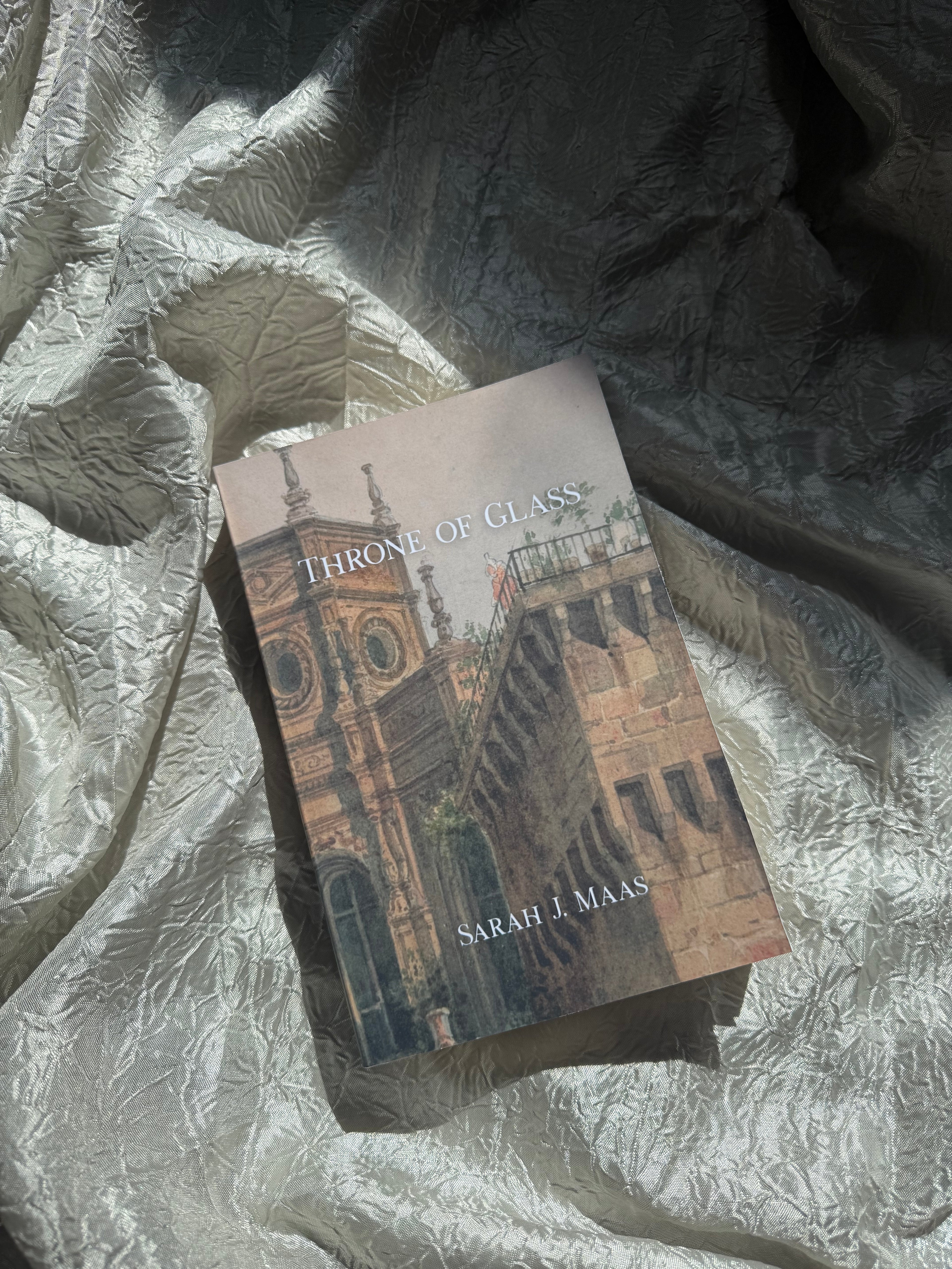 THRONE OF GLASS PAPERBACKS