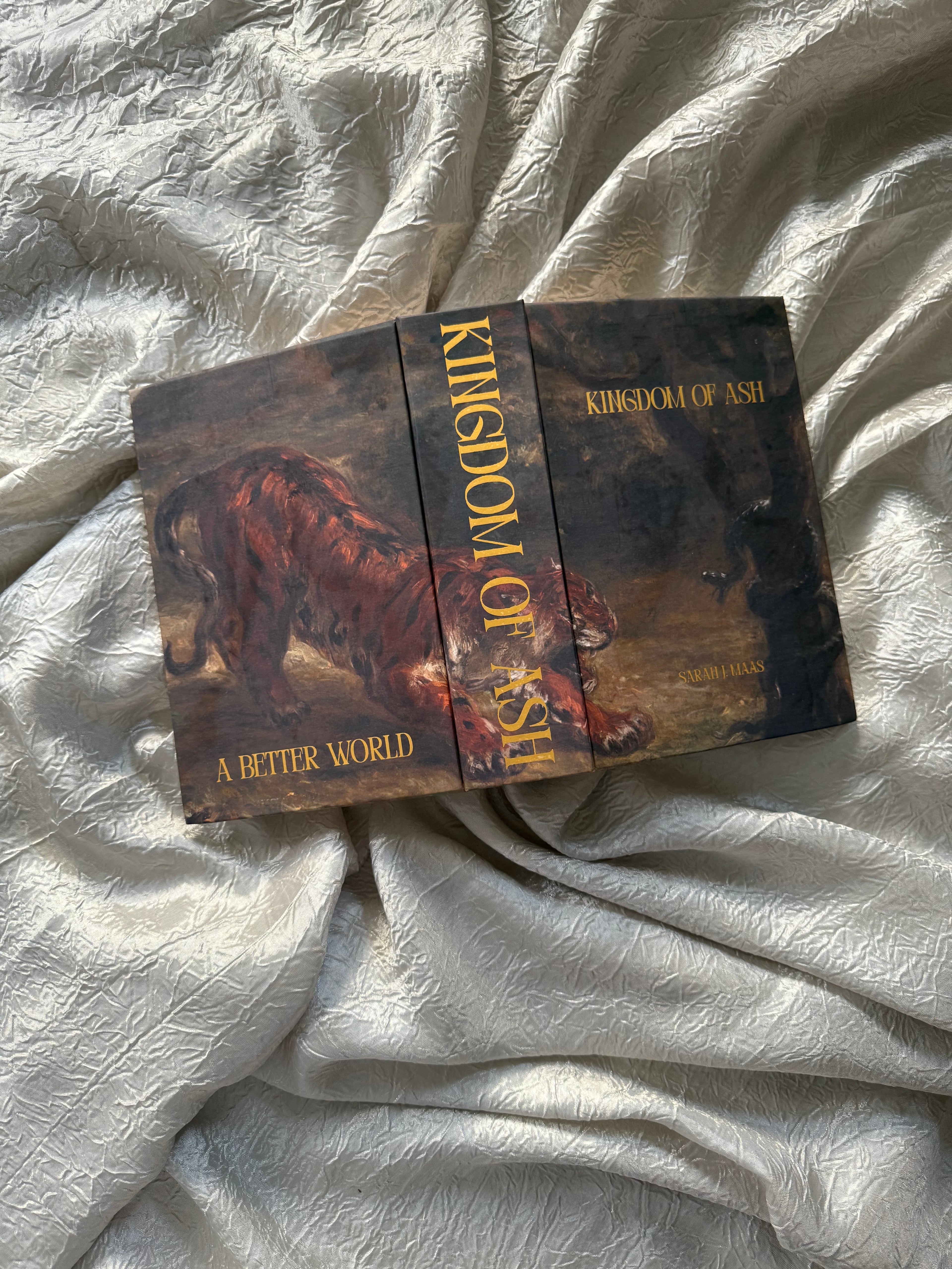 THRONE OF GLASS SERIES BY SARAH J. MAAS