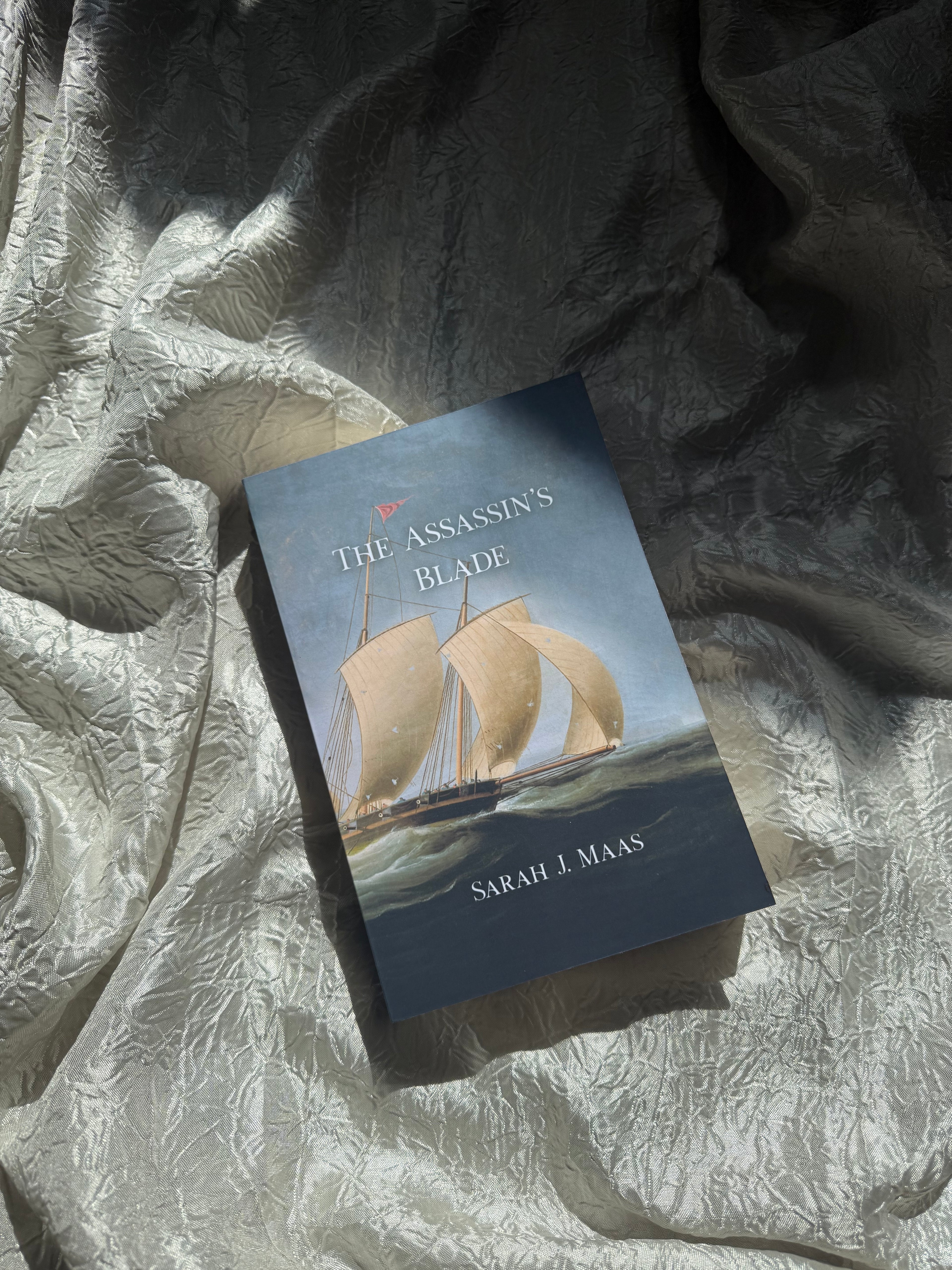 THRONE OF GLASS PAPERBACKS