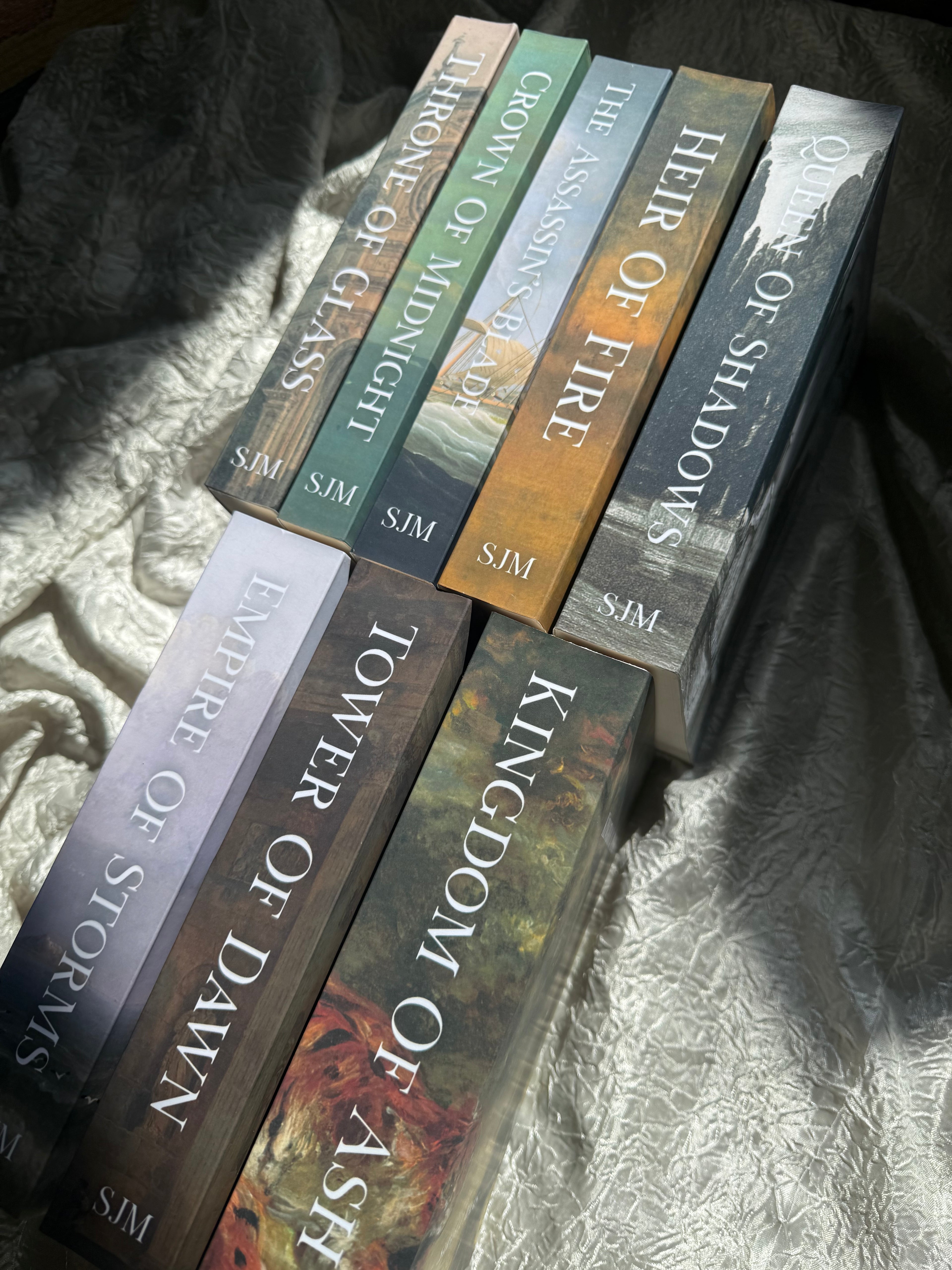 THRONE OF GLASS PAPERBACKS